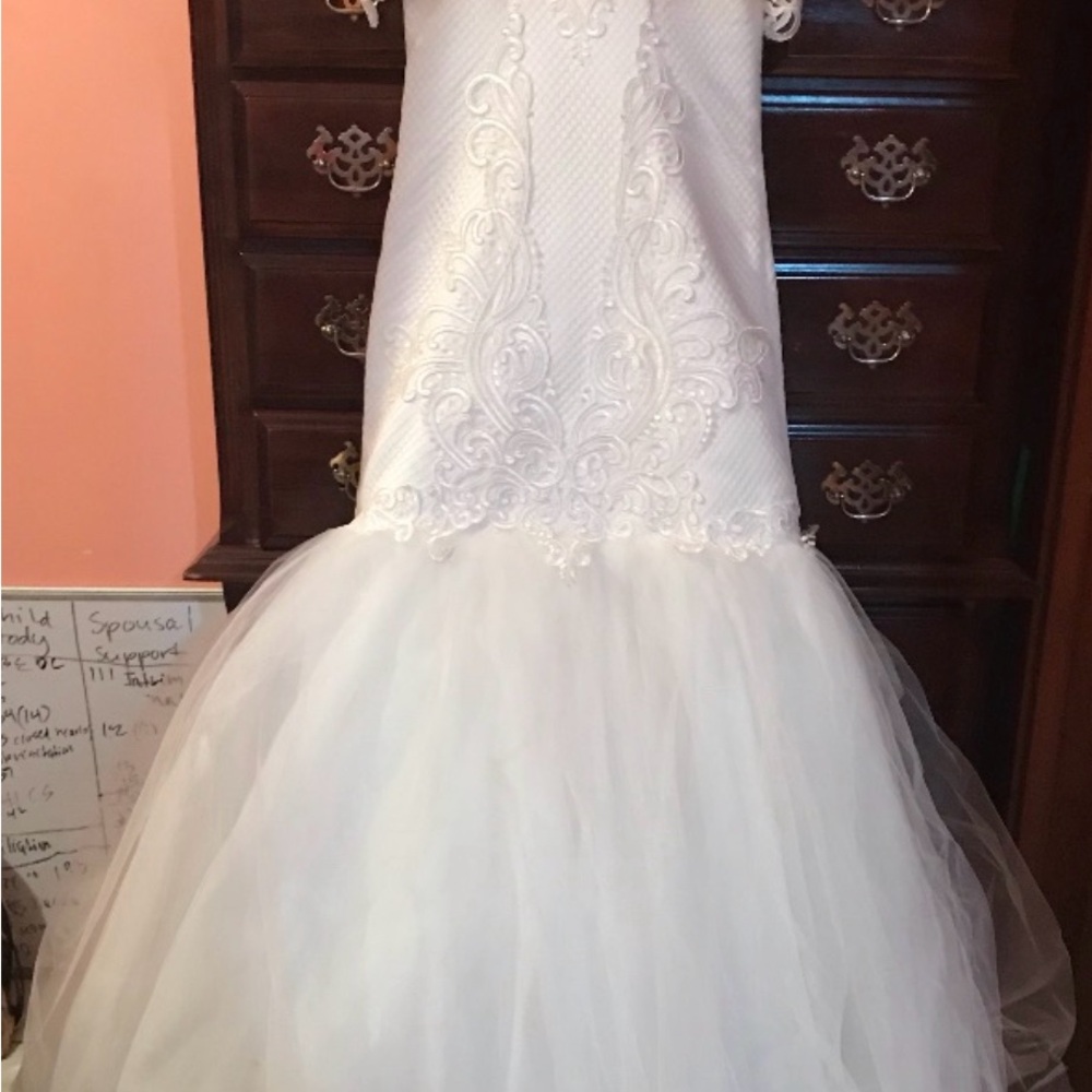 White junior bridesmaid dress. A macaroon formal dress